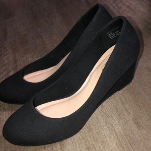 Wedged black heels